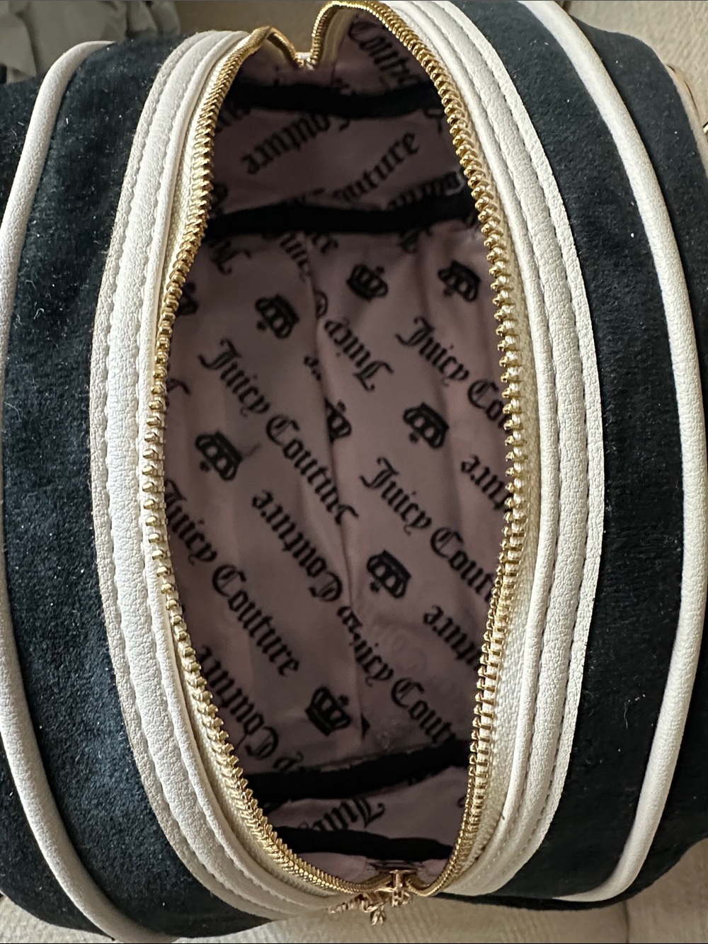 Juicy Couture Black and Cream Shoulder and Top Handle Bag with Pouch - Picture 13 of 15